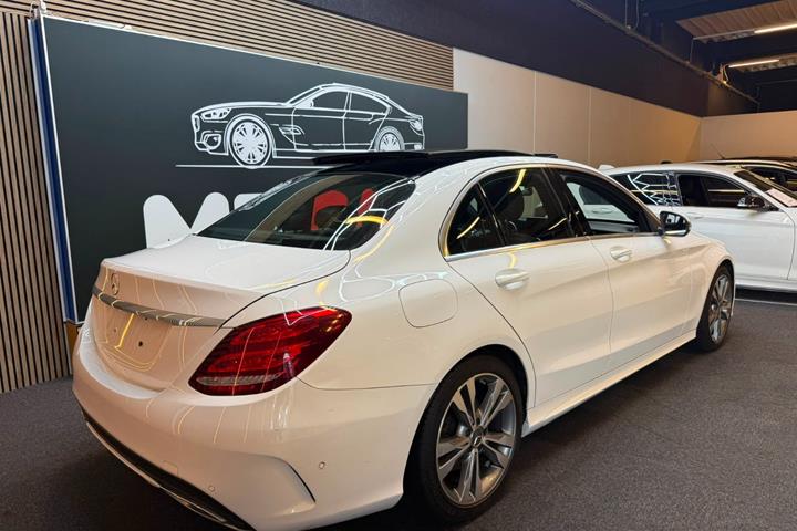 Hvid Mercedes C250 fra 2015