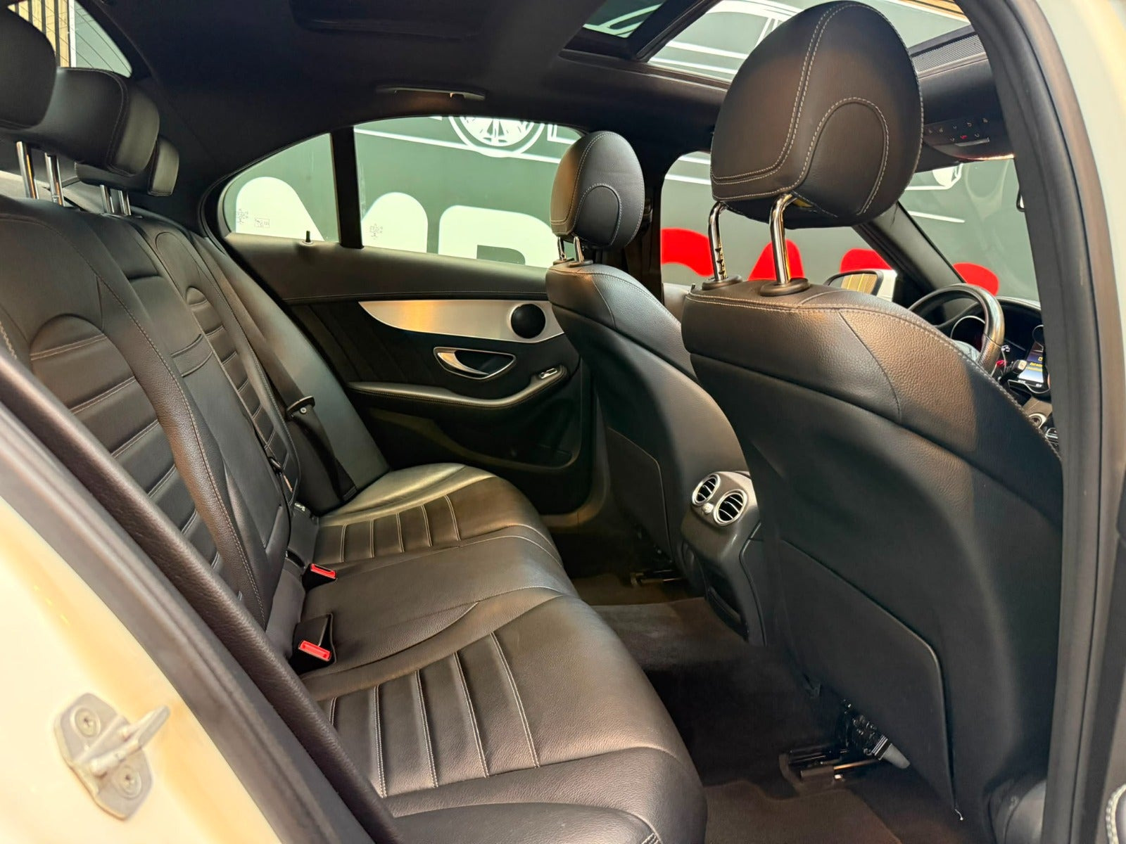 Hvid Mercedes C250 fra 2015