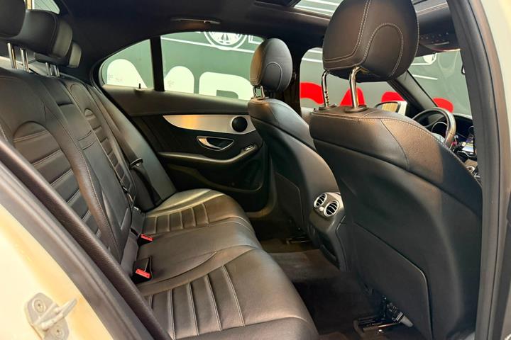 Hvid Mercedes C250 fra 2015