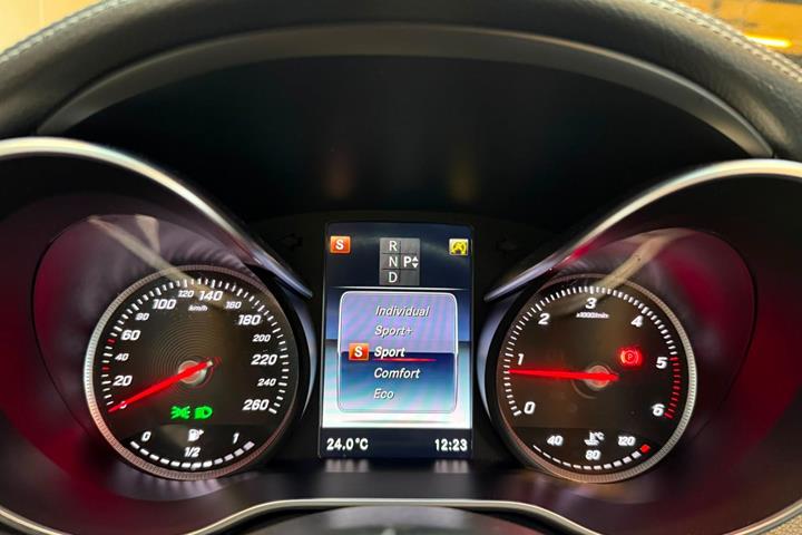 Hvid Mercedes C250 fra 2015