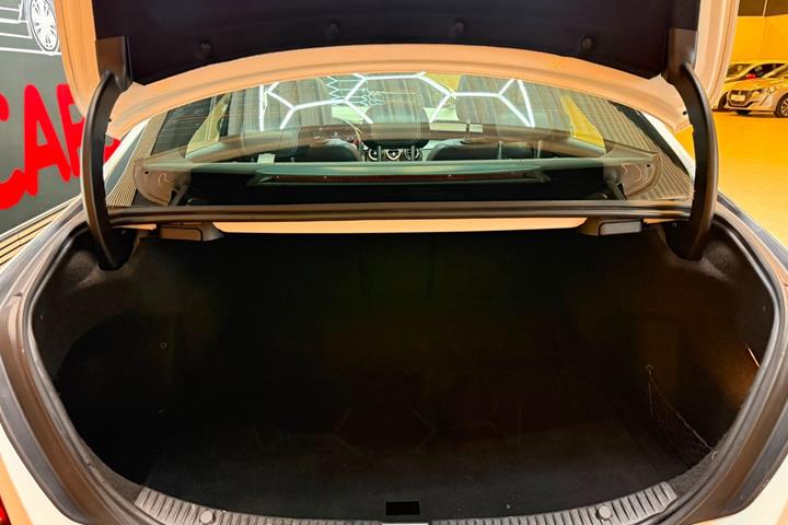 Hvid Mercedes C250 fra 2015