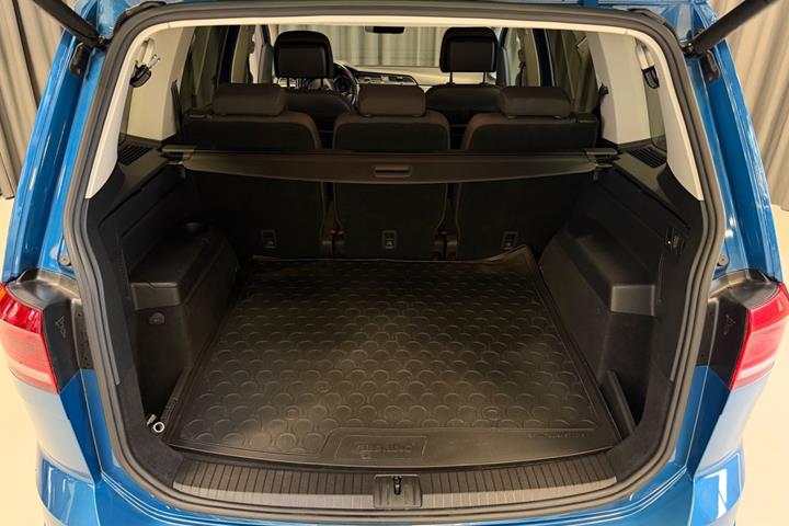 Blå VW Touran fra 2019