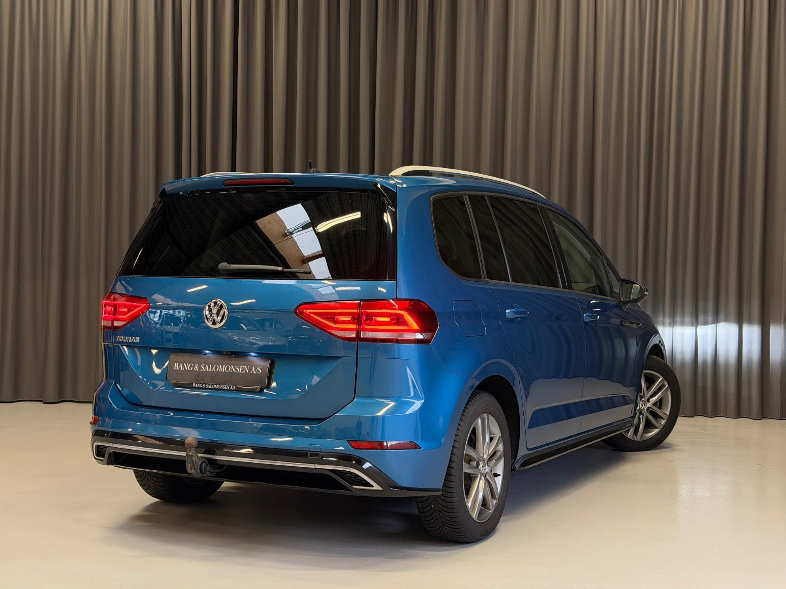 Blå VW Touran fra 2019