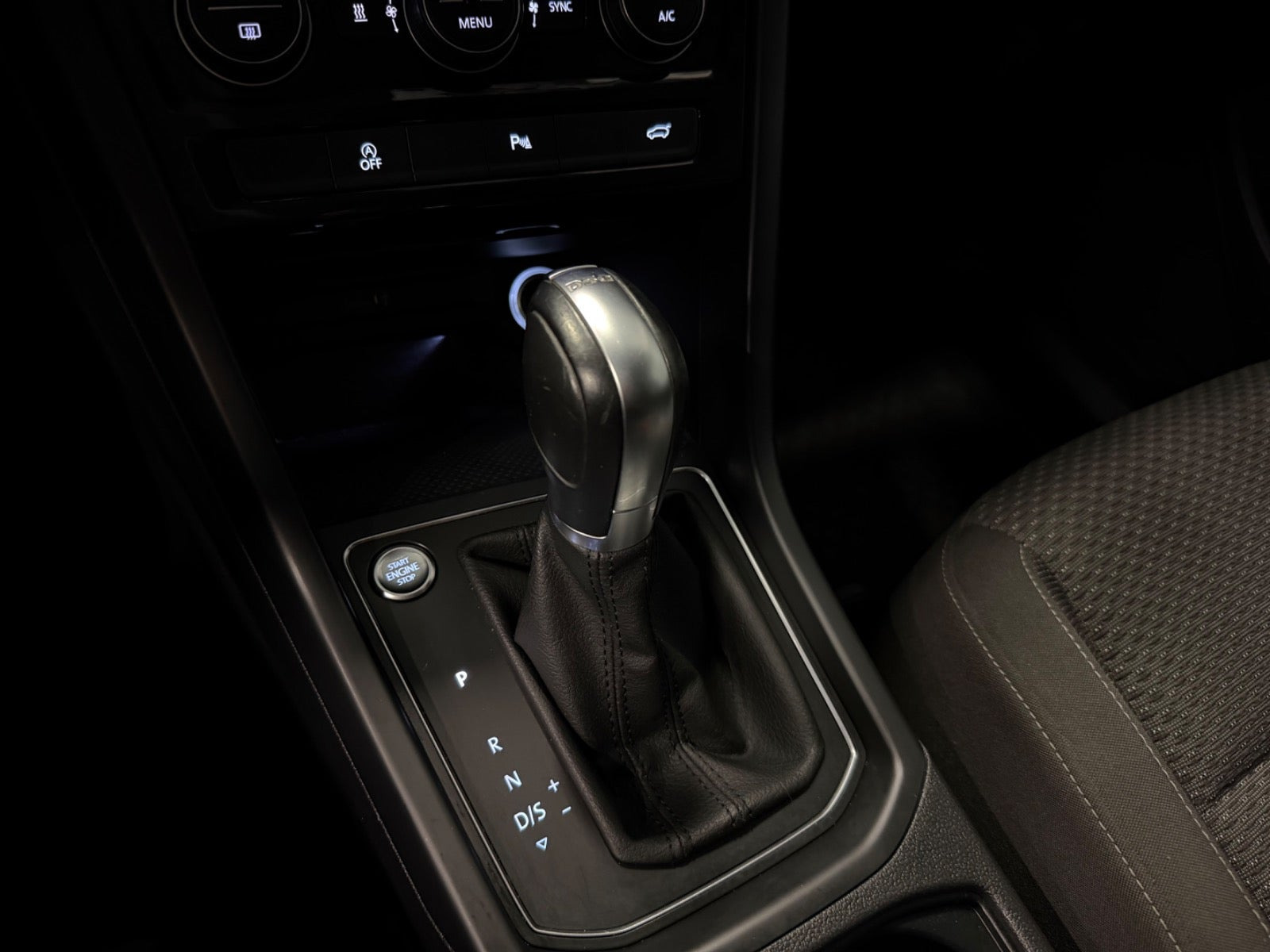 Blå VW Touran fra 2019