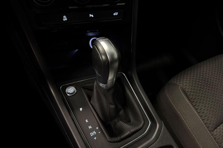 Blå VW Touran fra 2019