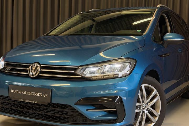 Blå VW Touran fra 2019