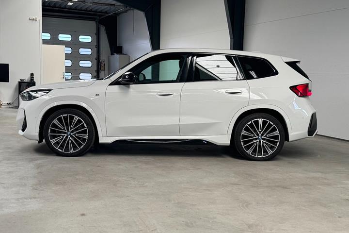 Hvid BMW iX1 fra 2023