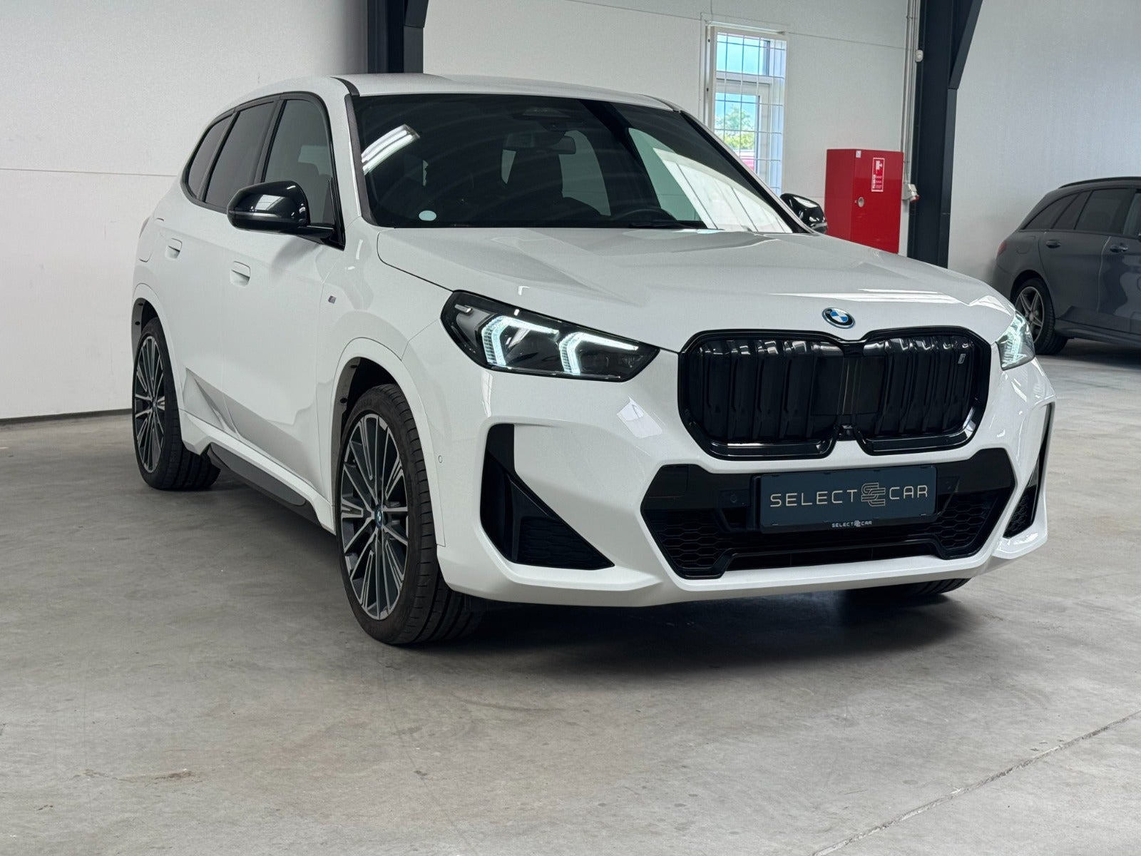 Hvid BMW iX1 fra 2023