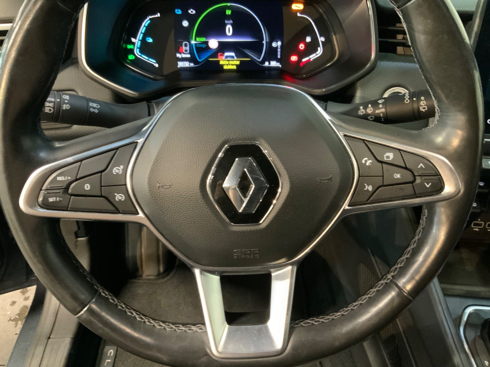 Grå Renault Clio V fra 2021