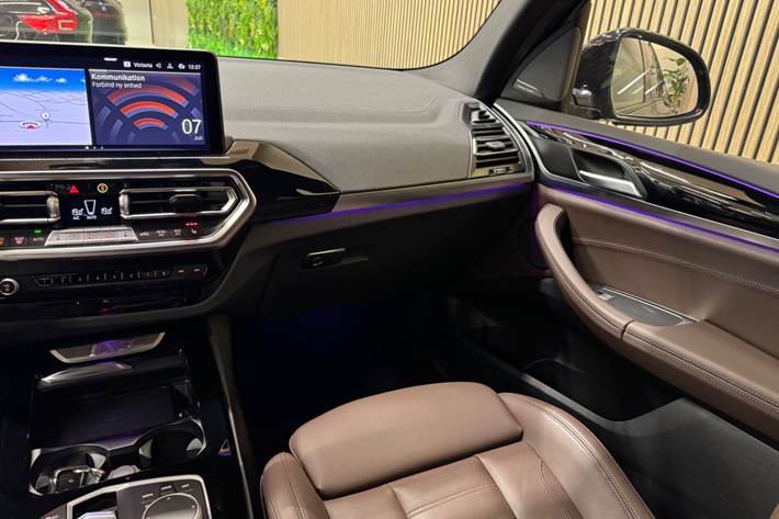 Sort BMW iX3 fra 2023