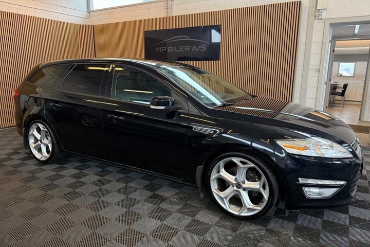 Sort Ford Mondeo fra 2011
