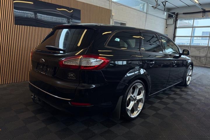 Sort Ford Mondeo fra 2011