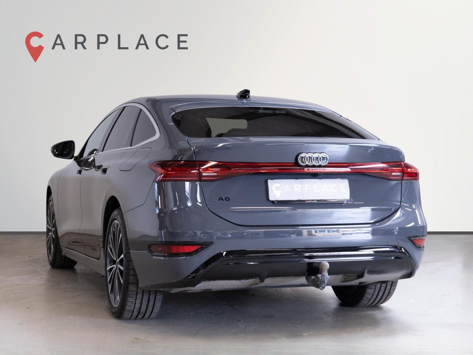 Grå Audi A6 e-tron fra 2025