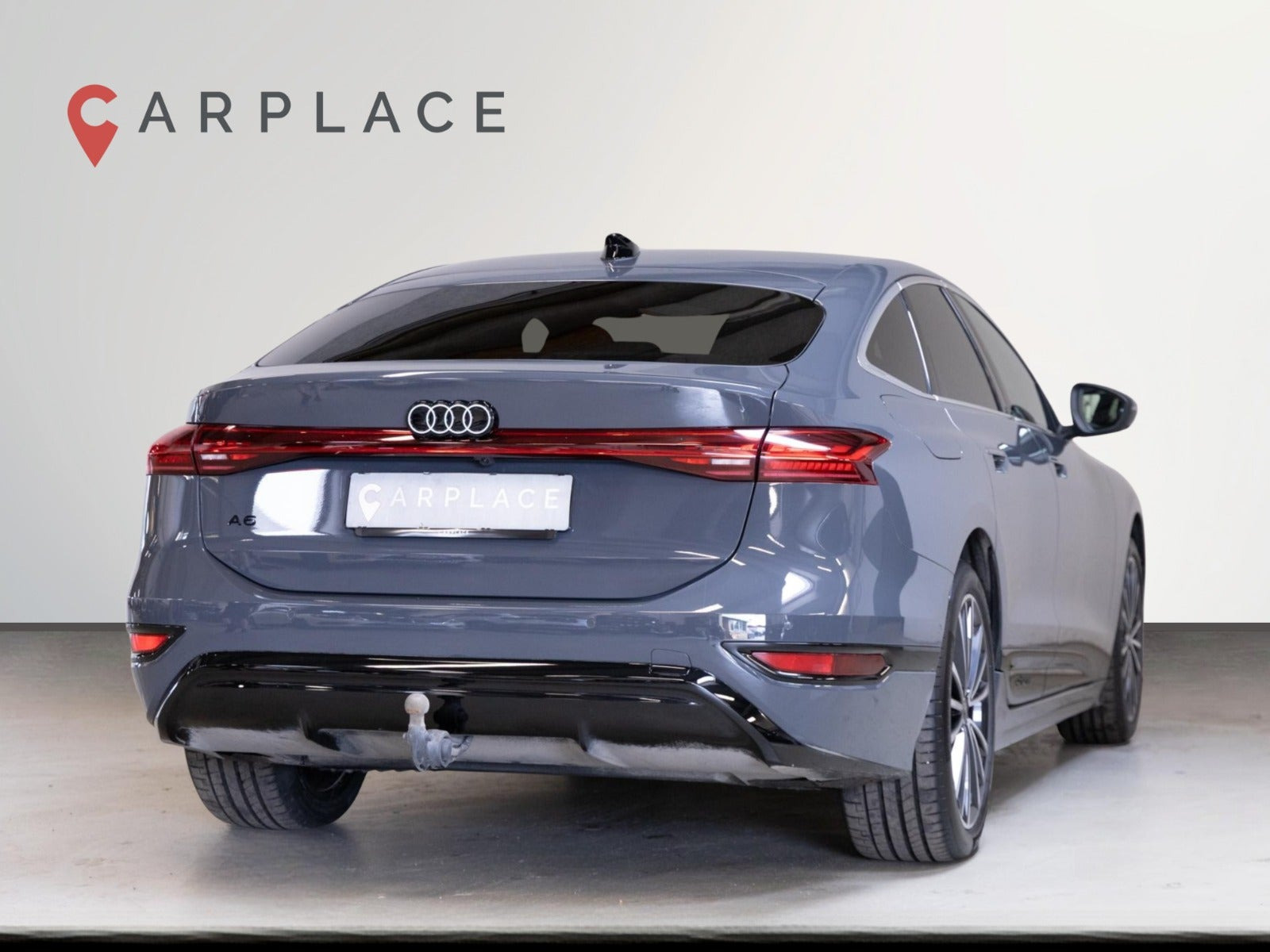 Grå Audi A6 e-tron fra 2025
