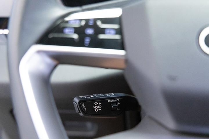 Grå Audi A6 e-tron fra 2025