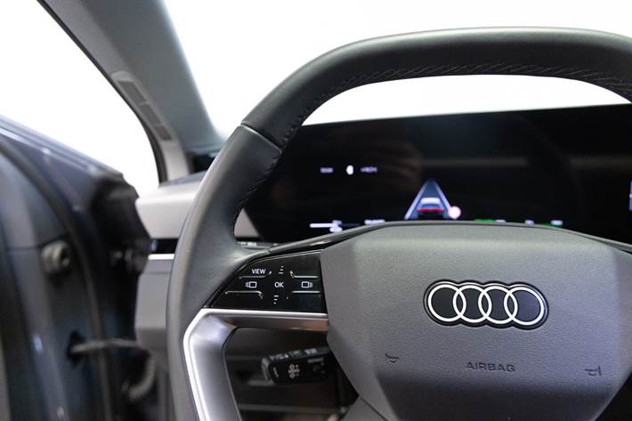 Grå Audi A6 e-tron fra 2025