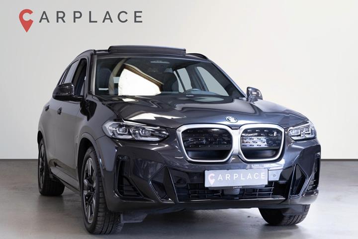 Grå BMW iX3 fra 2023