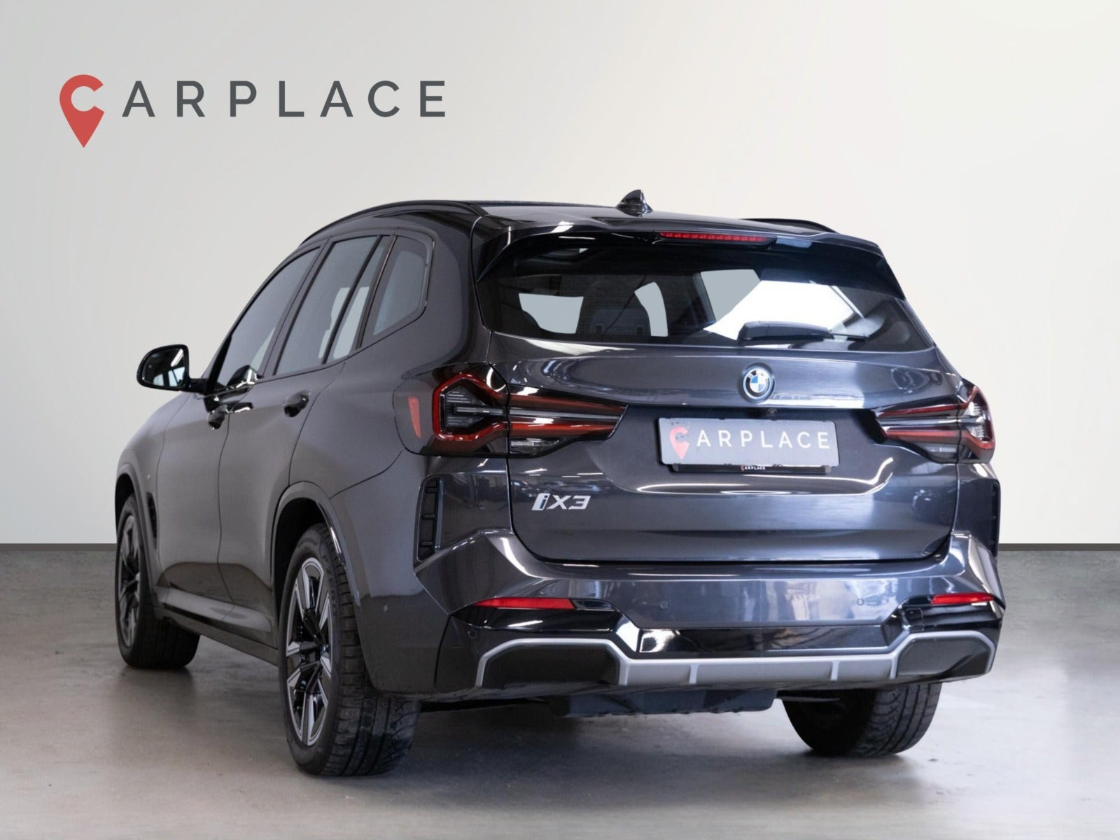 Grå BMW iX3 fra 2023