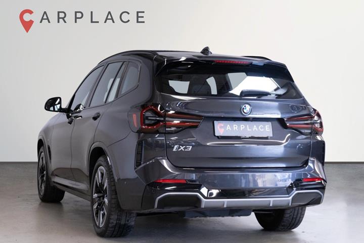 Grå BMW iX3 fra 2023