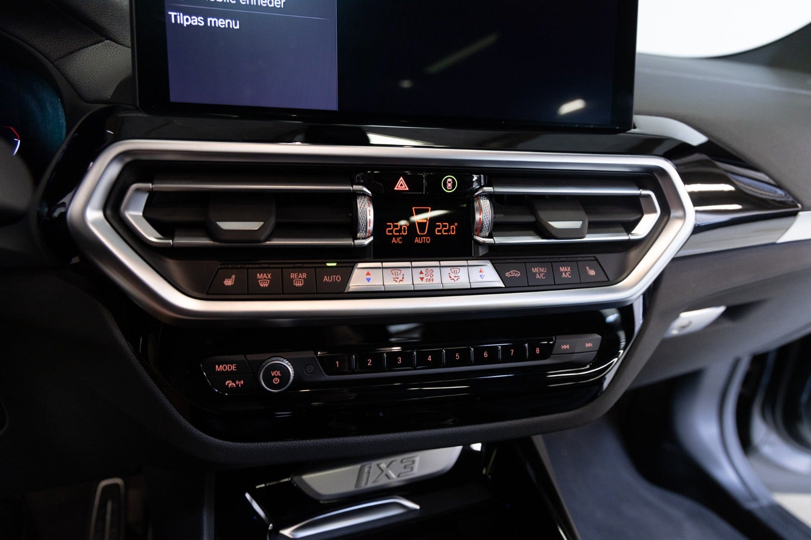 Grå BMW iX3 fra 2023