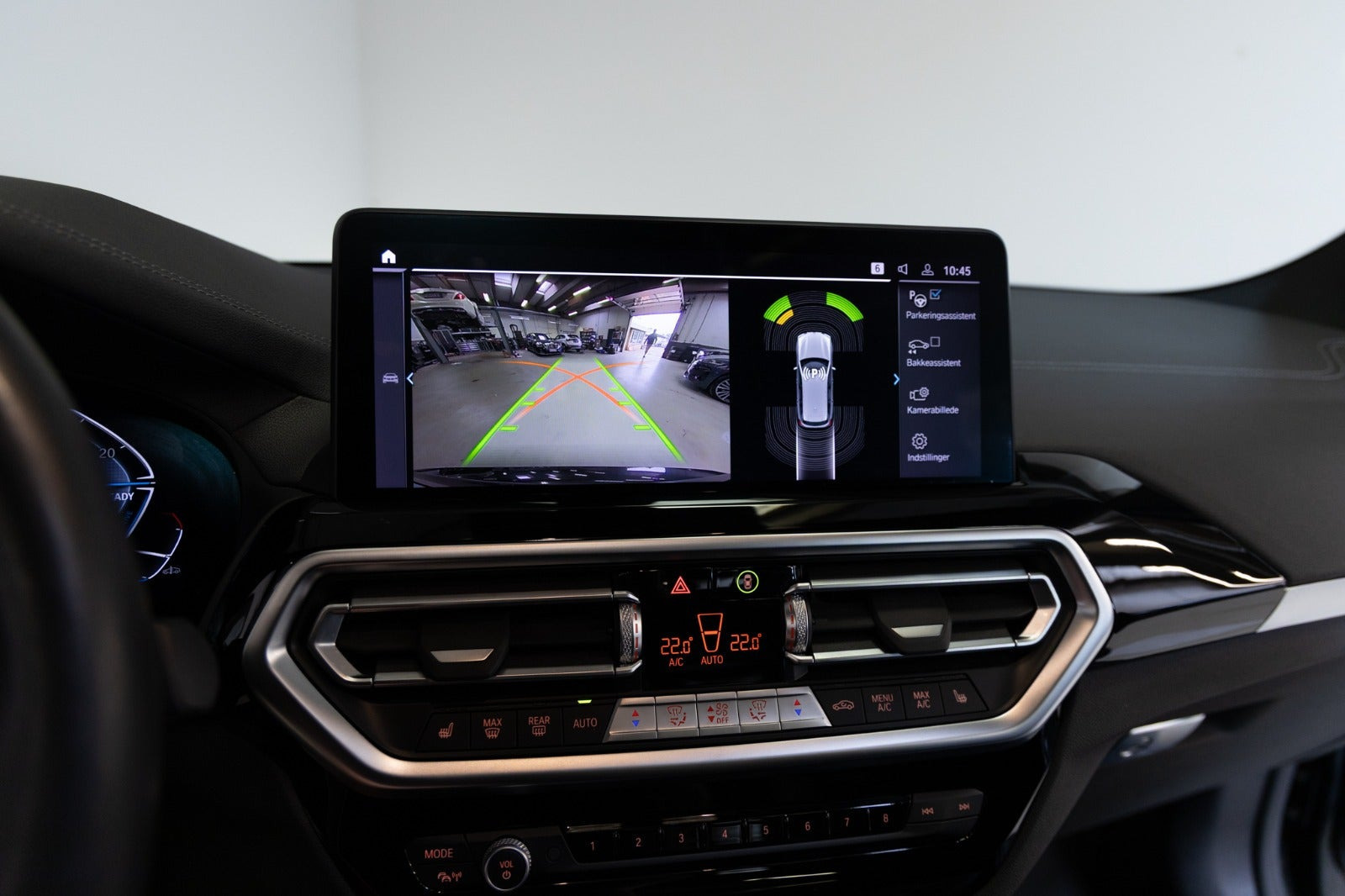 Grå BMW iX3 fra 2023
