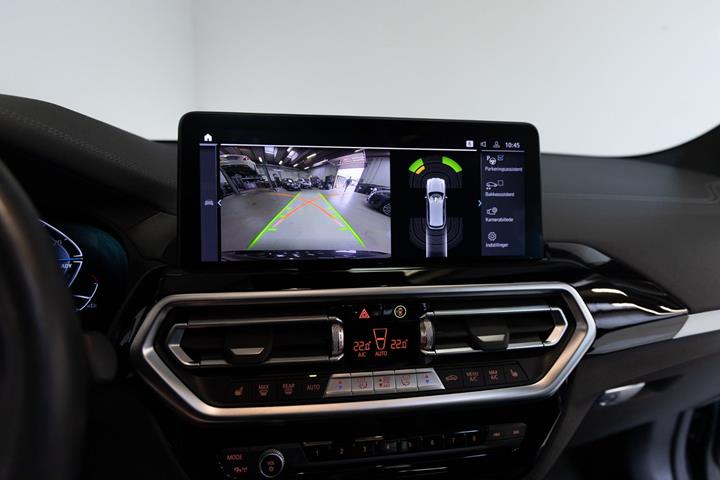 Grå BMW iX3 fra 2023