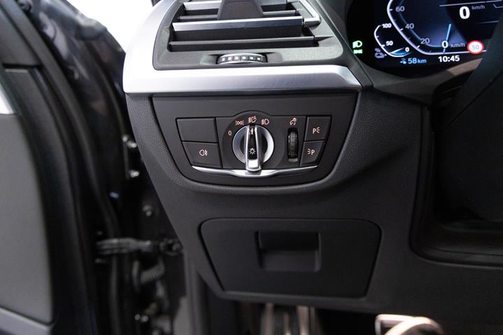 Grå BMW iX3 fra 2023