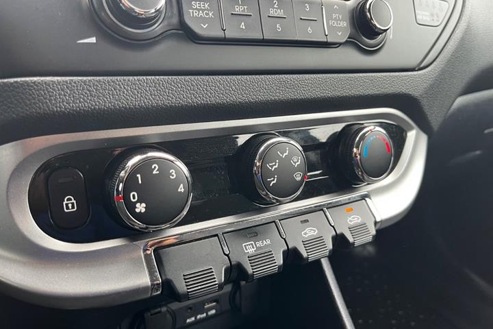 Blå Kia Rio fra 2014
