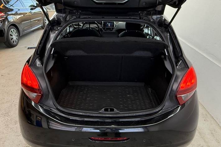 Sort Peugeot 208 fra 2019