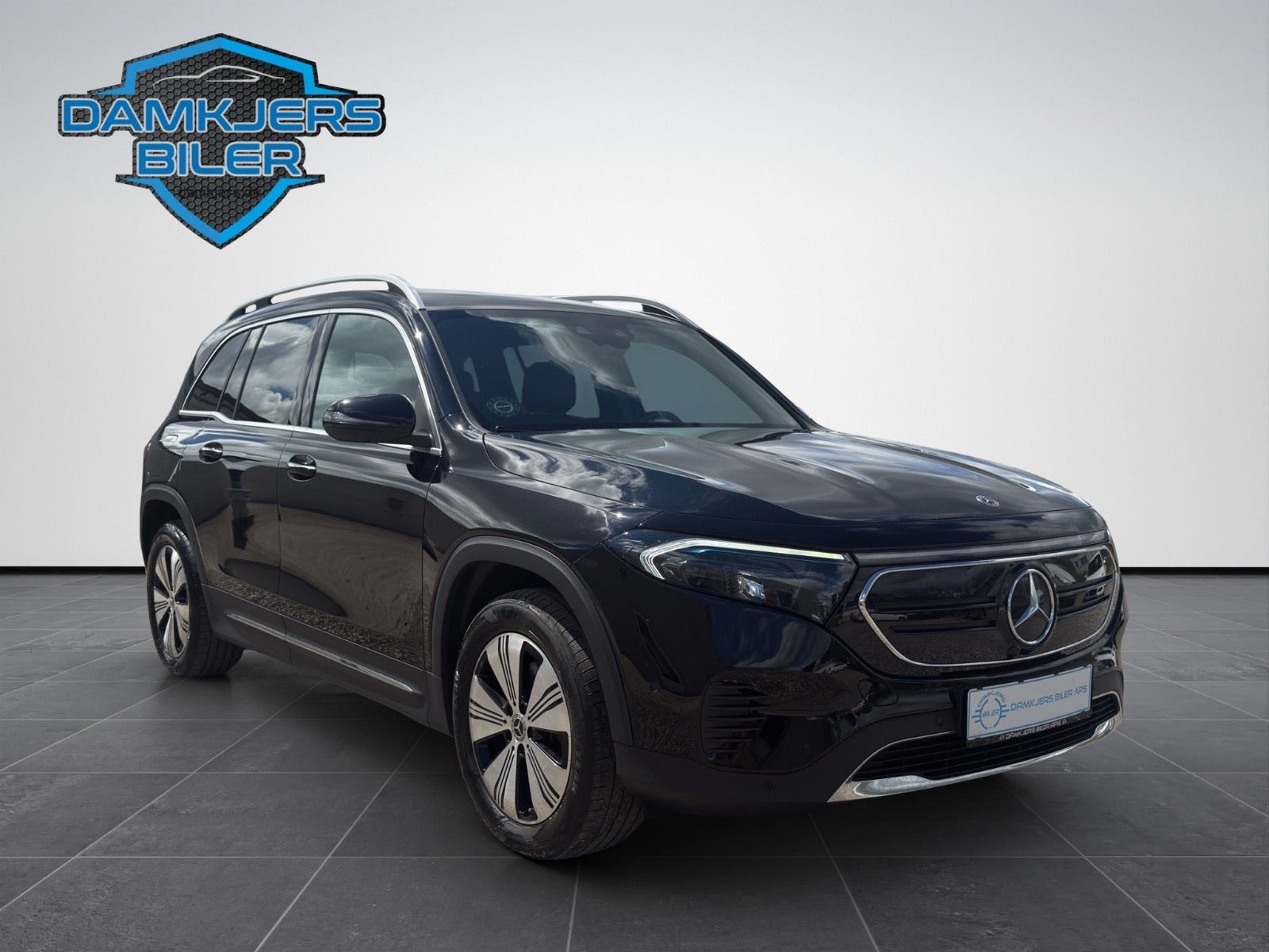 Sort Mercedes EQB300 fra 2023