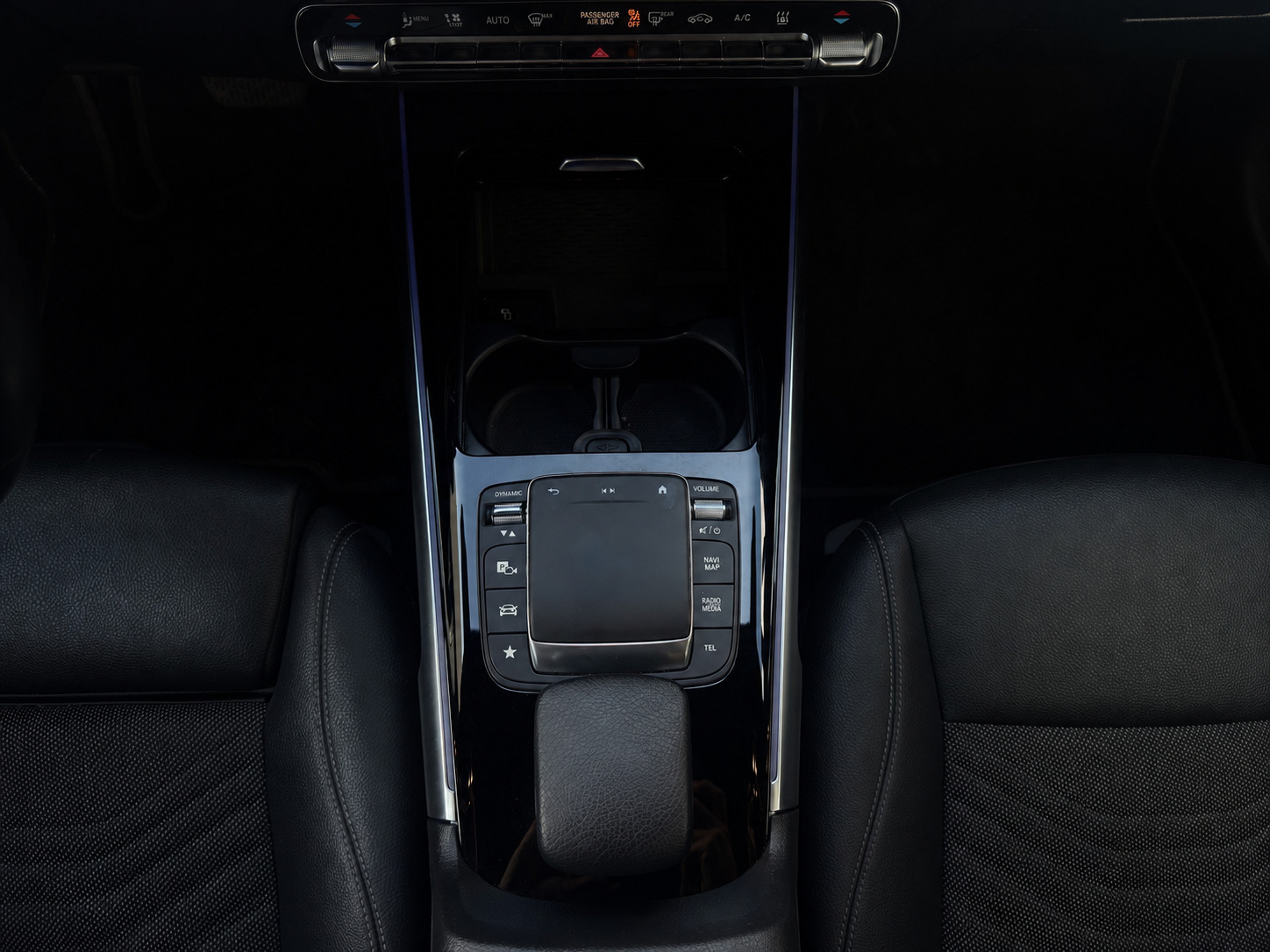 Sort Mercedes EQB300 fra 2023