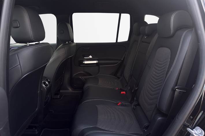 Sort Mercedes EQB300 fra 2023