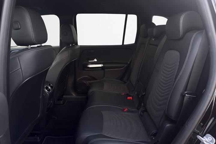 Sort Mercedes EQB300 fra 2023