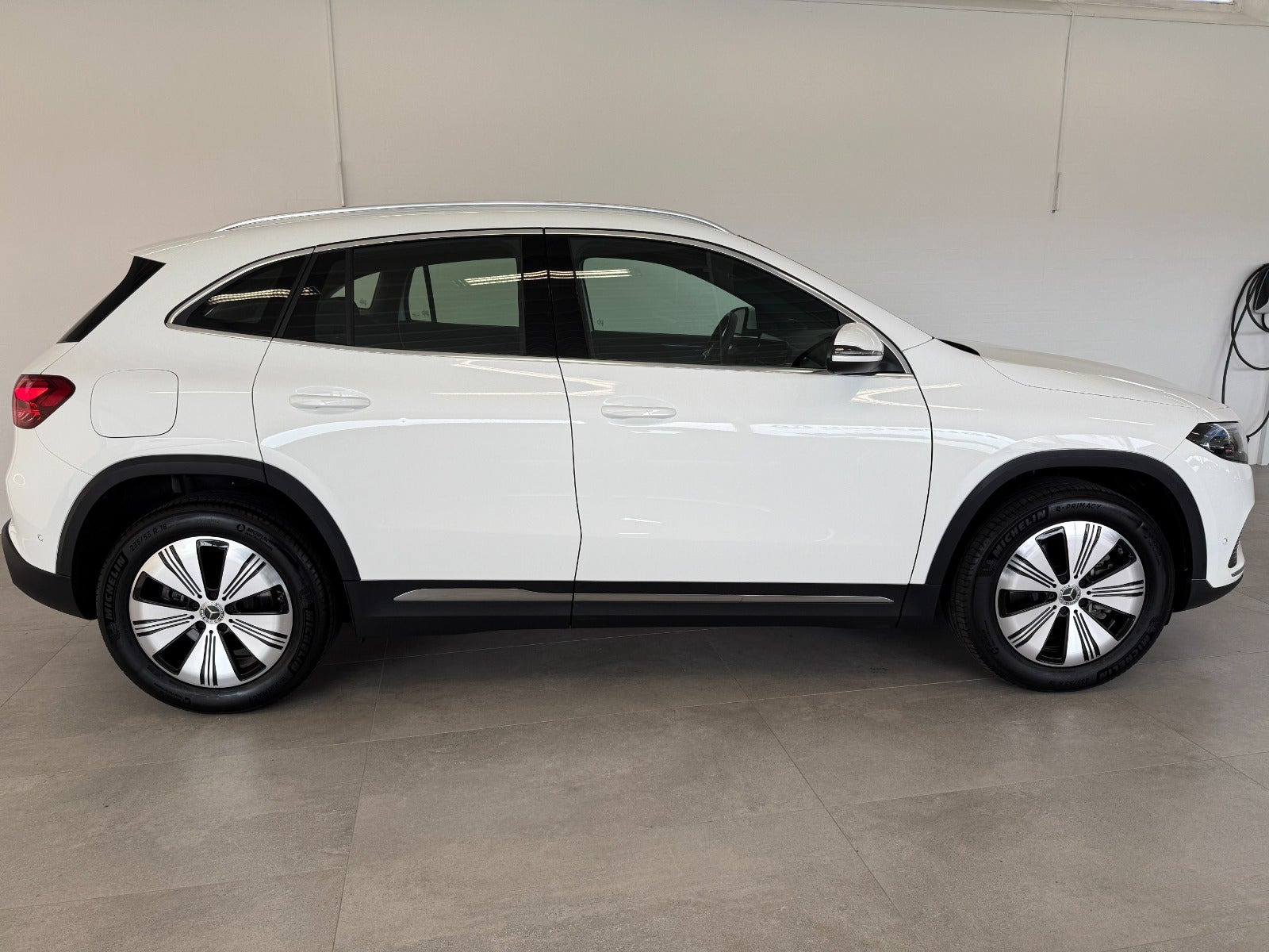 Hvid Mercedes EQA250+ fra 2025