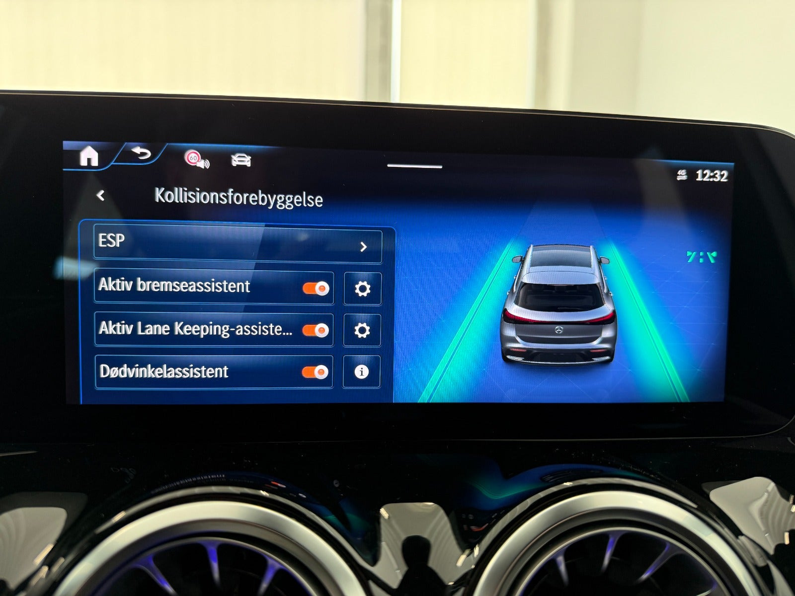 Hvid Mercedes EQA250+ fra 2025