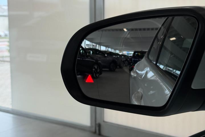 Hvid Mercedes EQA250+ fra 2025