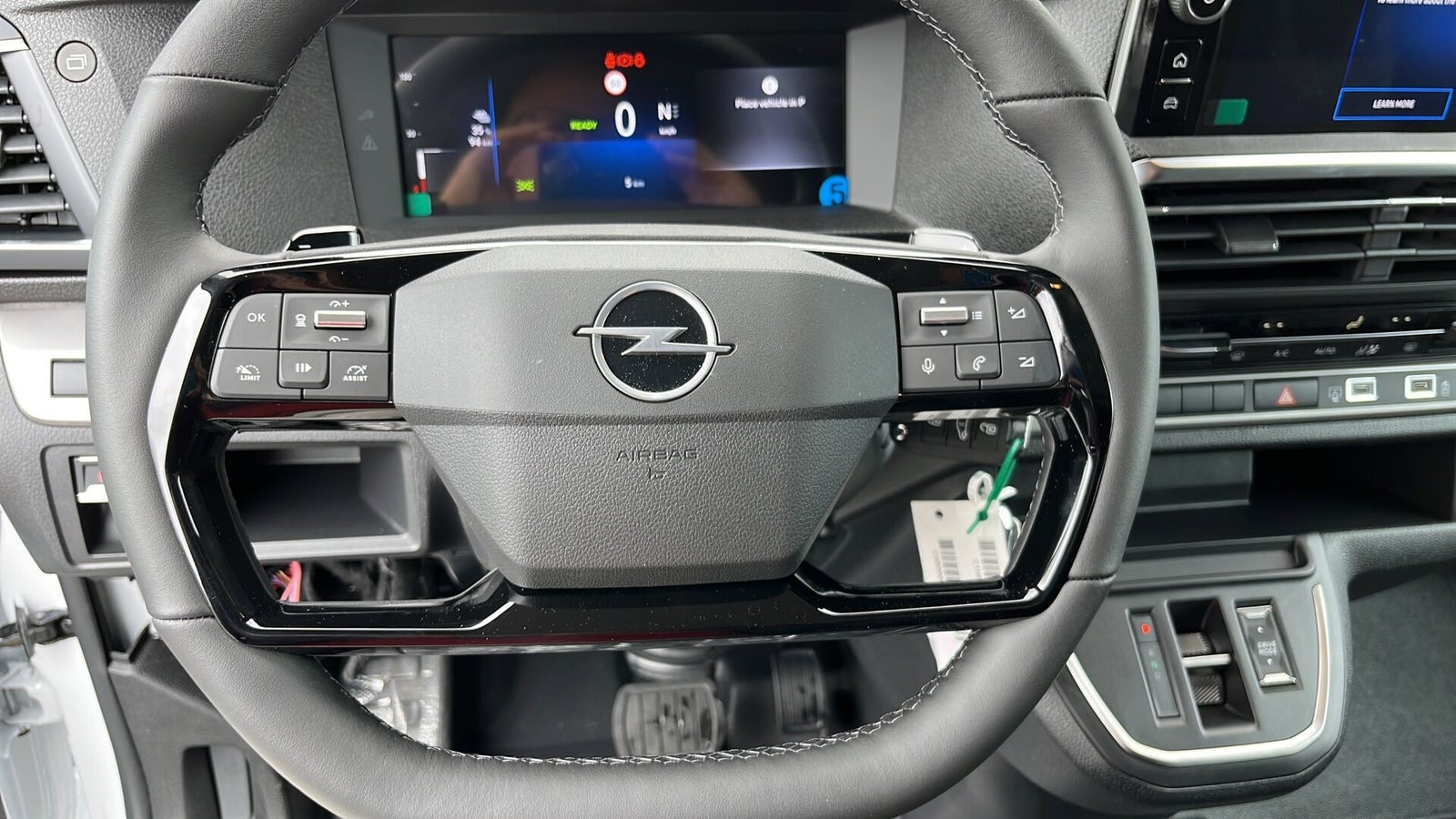 Hvid Opel Zafira-e Life fra 2026