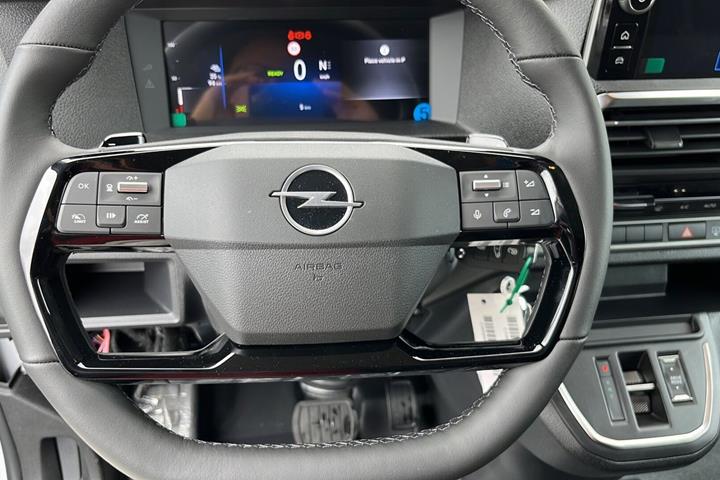 Hvid Opel Zafira-e Life fra 2026