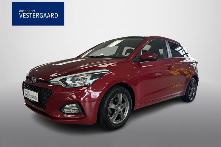 Rød Hyundai i20 fra 2019 set udefra