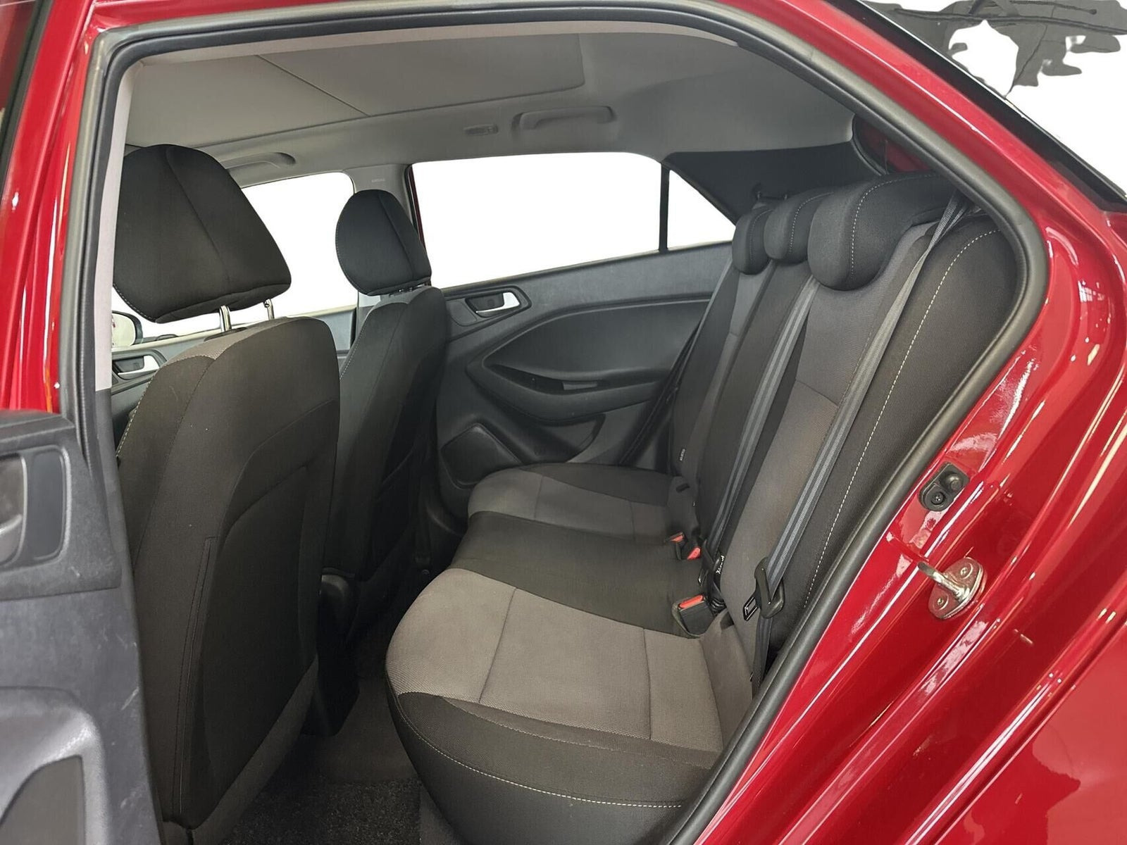Rød Hyundai i20 fra 2019