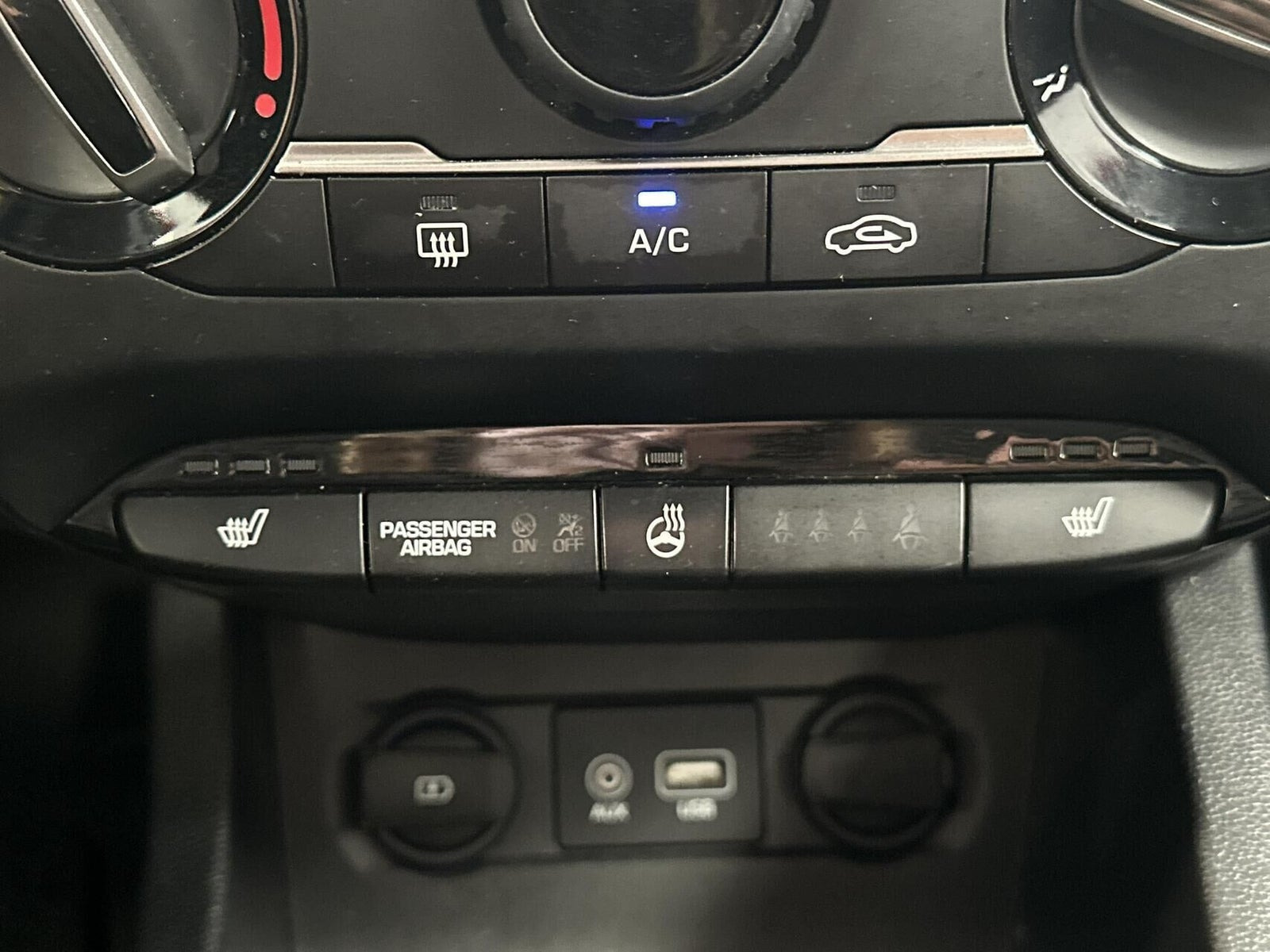 Rød Hyundai i20 fra 2019