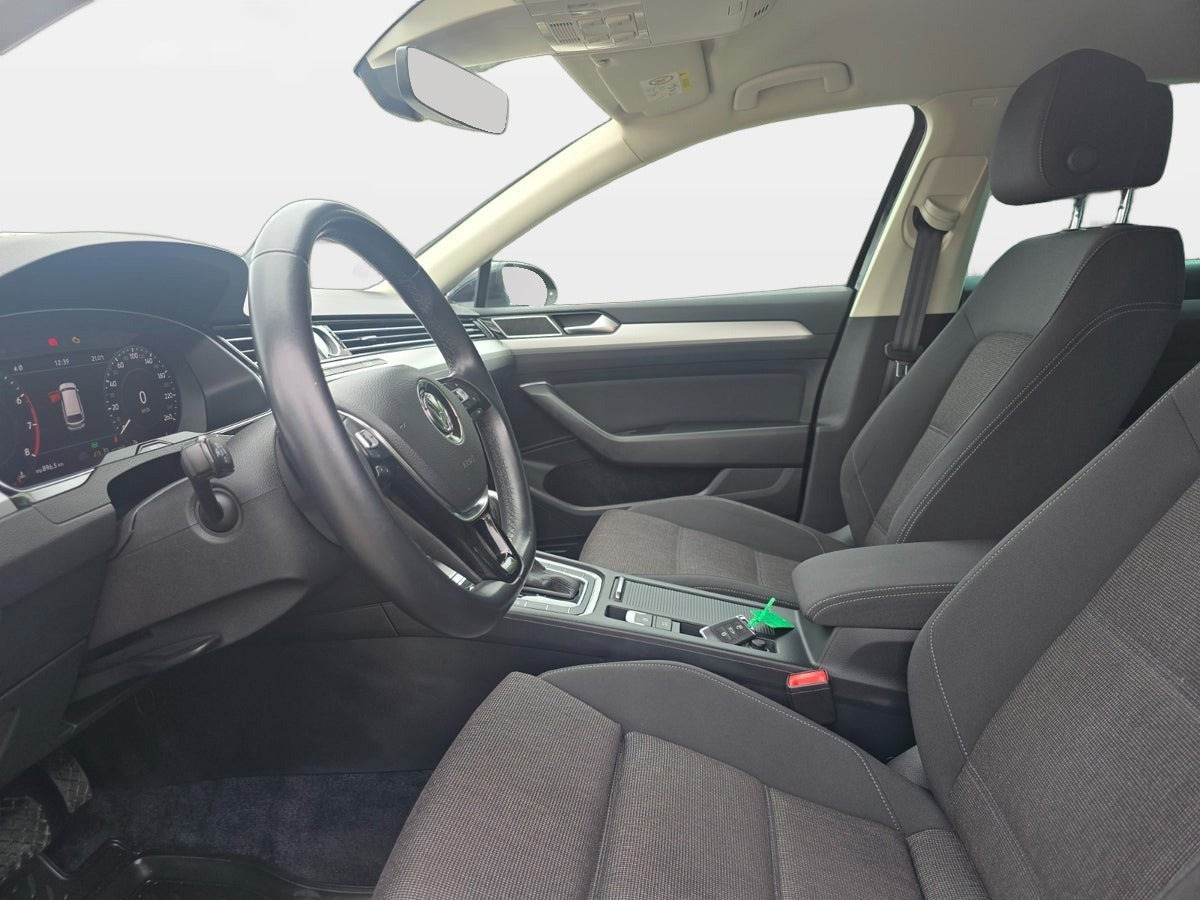 Sort VW Passat fra 2018