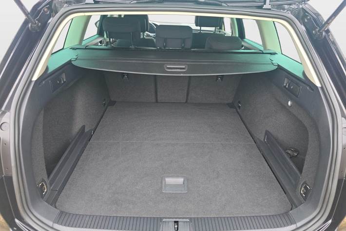 Sort VW Passat fra 2018