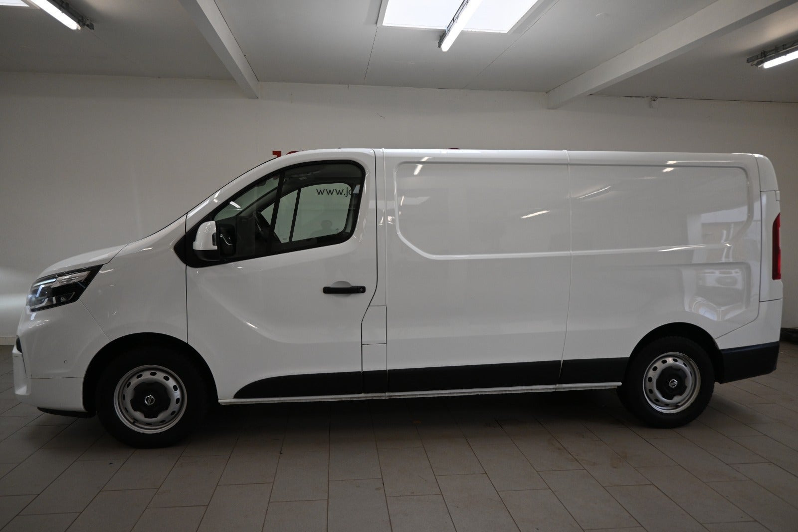 Hvid Nissan Primastar fra 2022