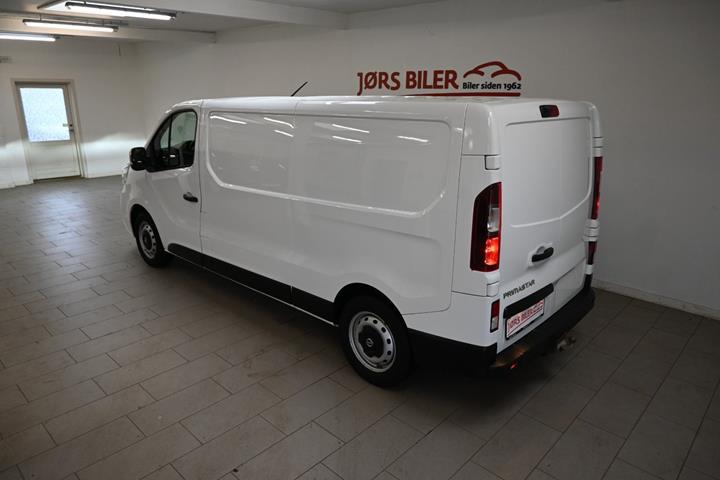Hvid Nissan Primastar fra 2022