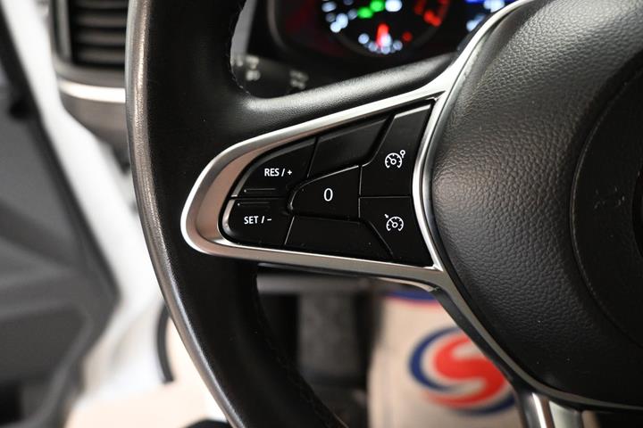 Hvid Nissan Primastar fra 2022