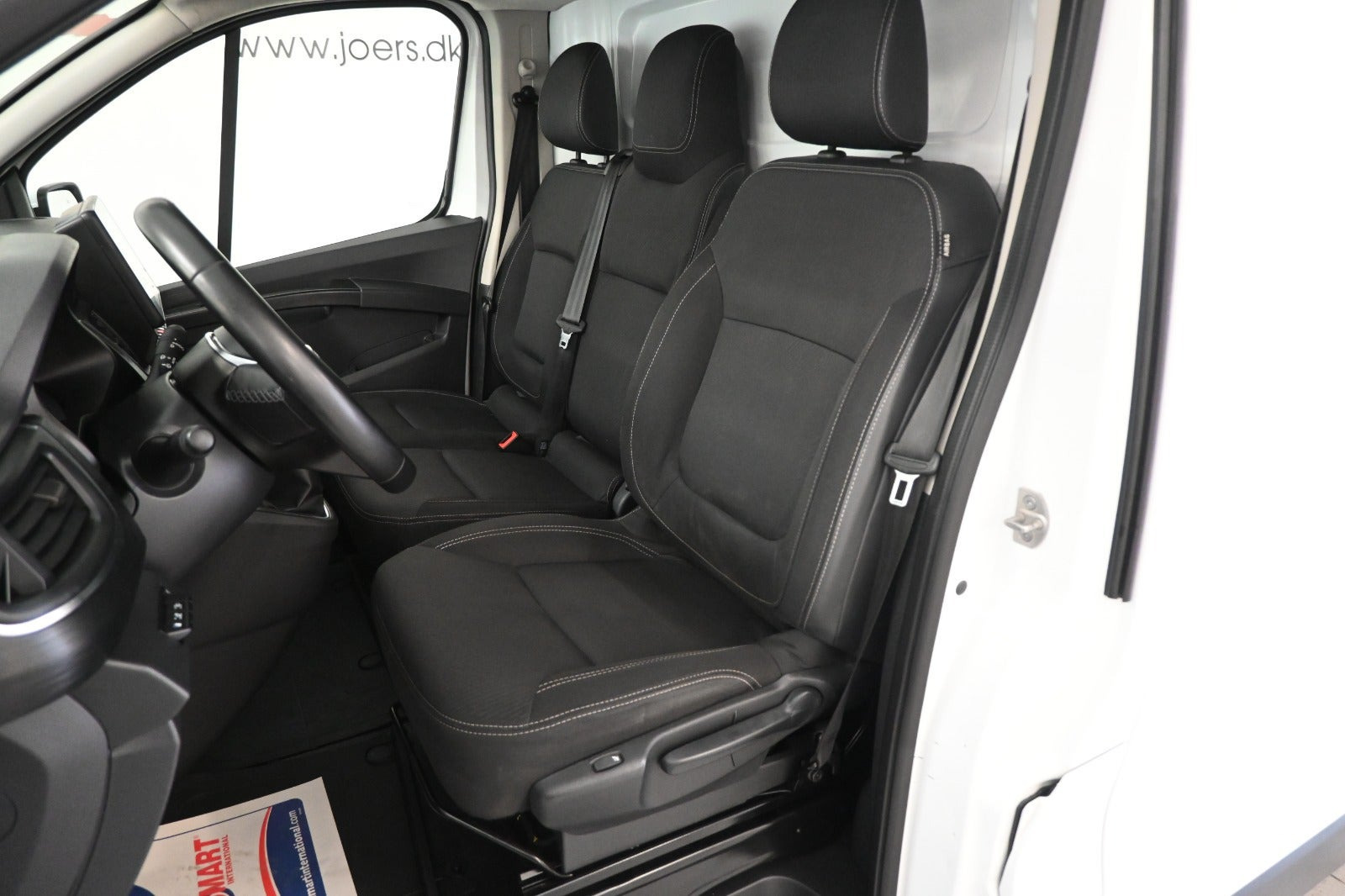 Hvid Nissan Primastar fra 2022