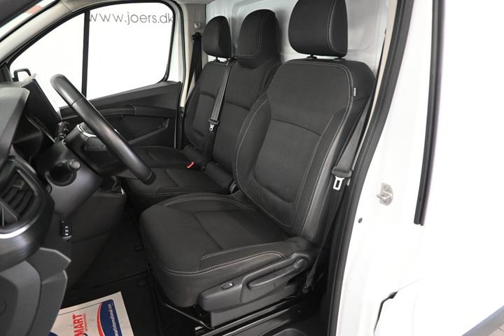 Hvid Nissan Primastar fra 2022