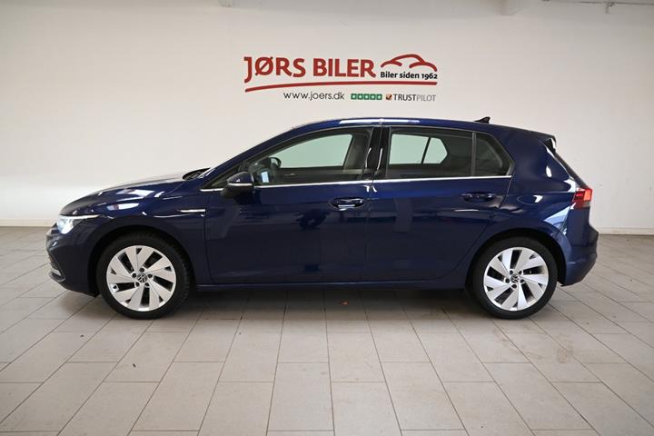 Blå VW Golf VIII fra 2021