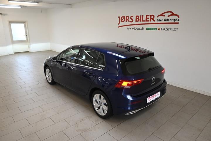 Blå VW Golf VIII fra 2021